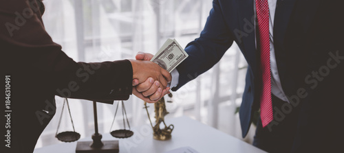 Fotografie People shaking hands exchanging money as a bribe