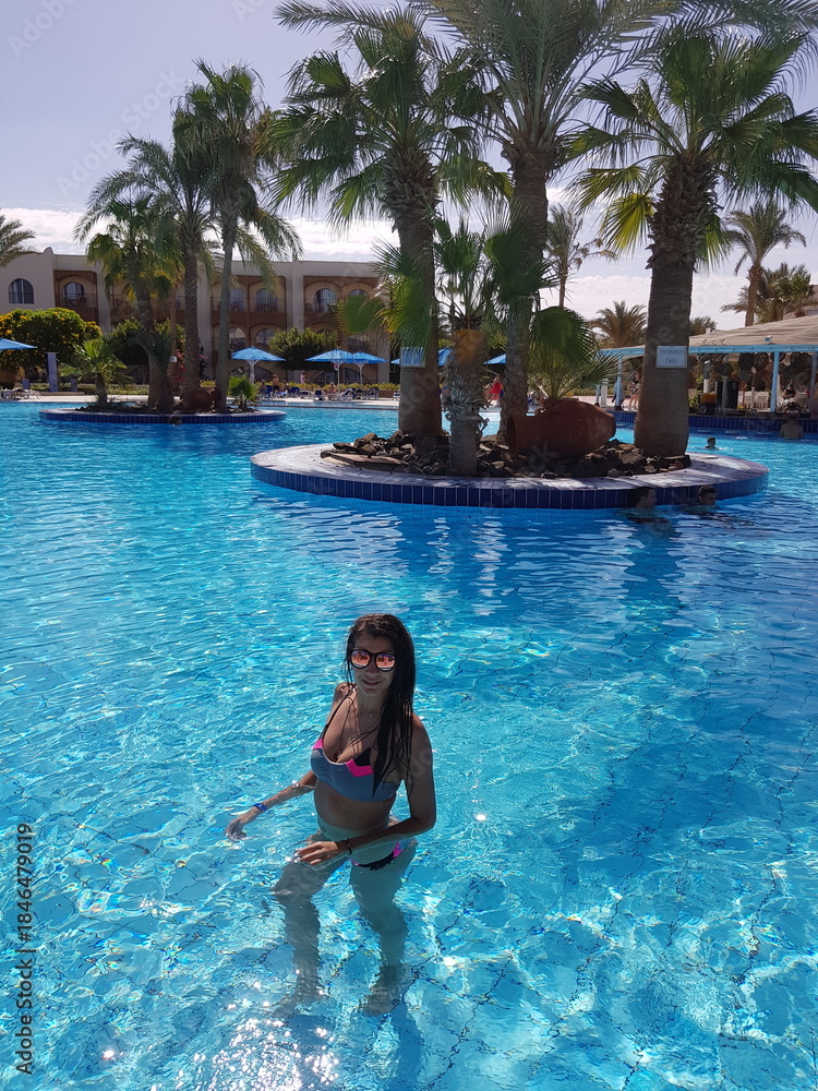 Naklejka premium girl in pool