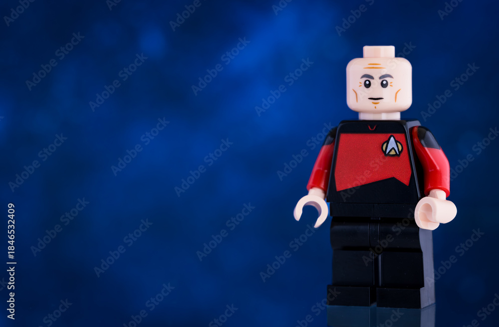 Obraz premium Dortmund - Deutschland 16. Dezember 2025 - Lego Figur Jean Luc Picard der Enterprise