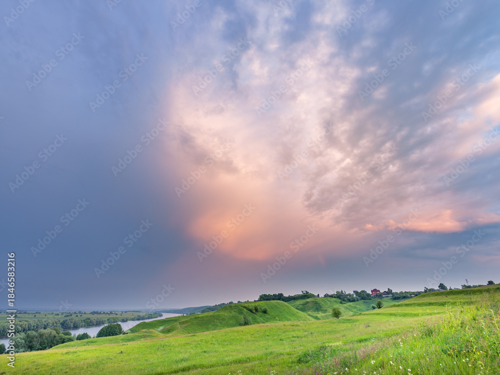 Obraz premium Beautiful, serene landscape with a large cloud in the sky