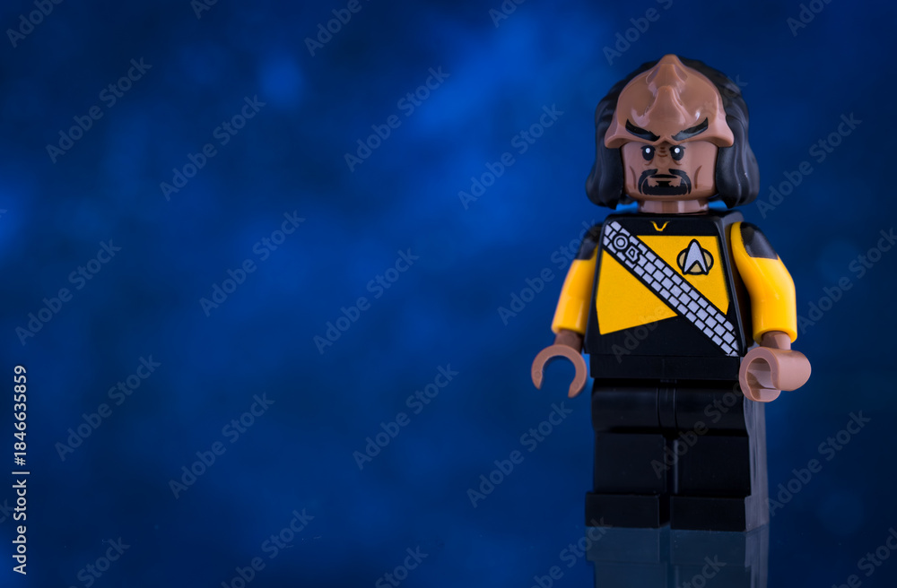 Obraz premium Dortmund - Deutschland 16. Dezember 2025 - Lego Figur Worf der Enterprise