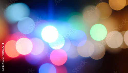 カラフルな光がにじむ幻想的な夜のボケ背景イメージ