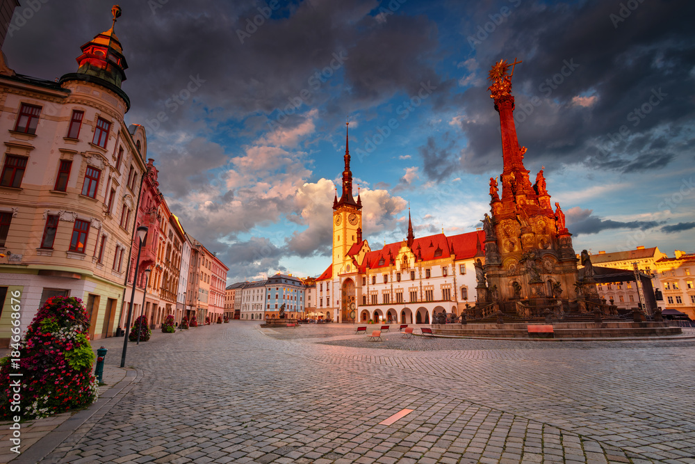 Fototapeta premium Olomouc, Czech Republic. Cityscape image of downtown Olomouc, Czech Republic with Olomouc City Hall and Honorary Holy Trinity Column at summer sunset.