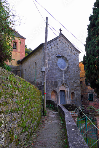 Church of San Nicolò di Capodimonte, a Romanesque church dating back to the 12th century, can be reached on foot via a path that connects San Rocco di Camogli to Punta Chiappa