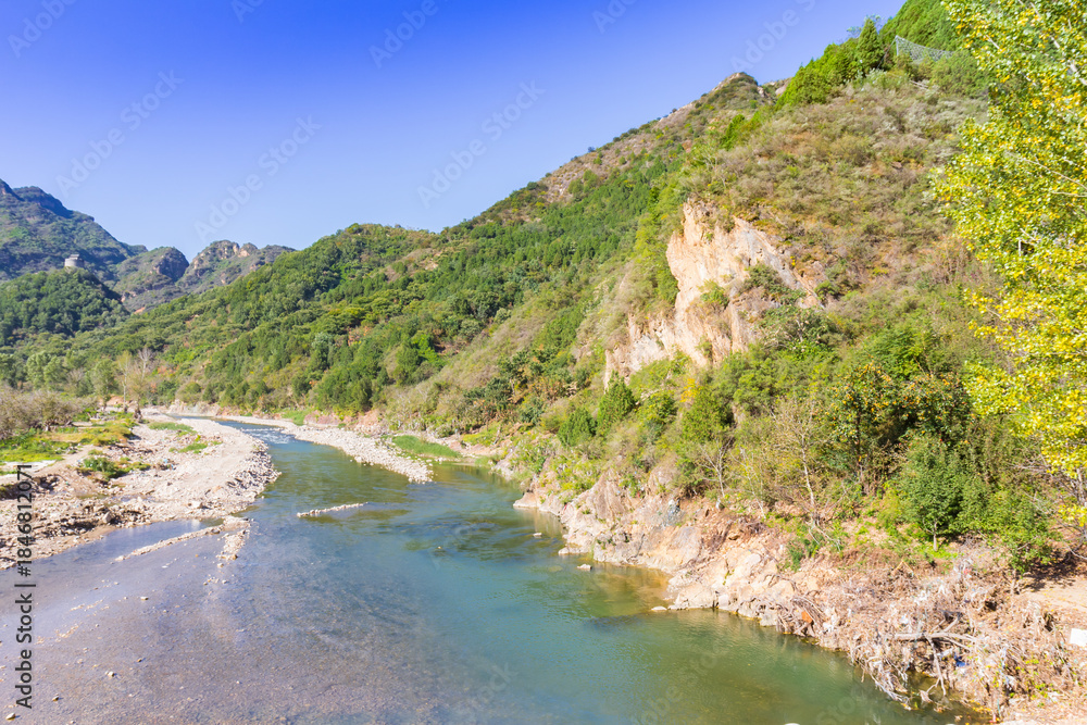 Obraz premium Ju river flowing through the landscape of Huangyaguan, China