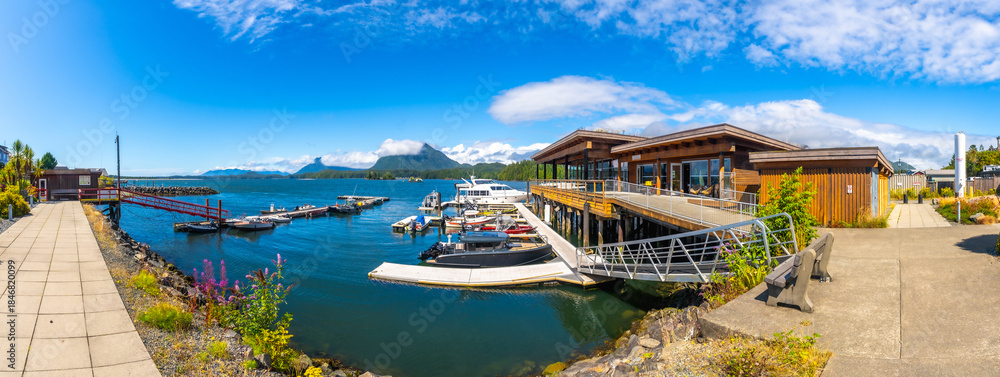 Obraz premium Panoramic view of tofino harbor on vancouver island in summer
