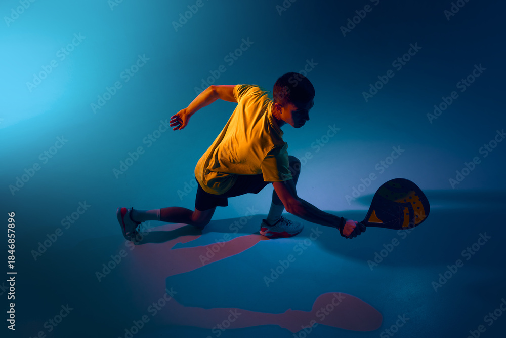 Fototapeta premium Low padel defensive reach in immersive digital studio scene. Concept of movement breakdowns, sports analytics dashboards, reaction-speed features, coaching tools, fitness content creation.