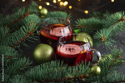 Fotografía Two Glass Mugs of Mulled Wine with Christmas Decor and Fairy Lights