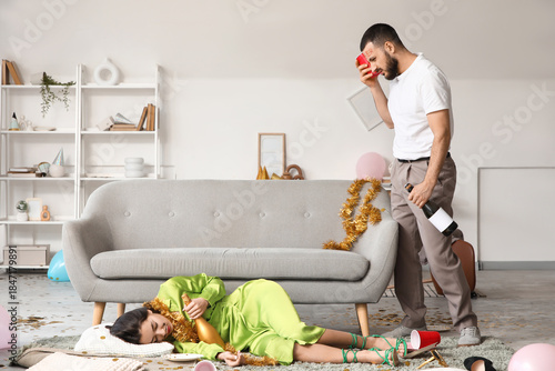 Young couple with hangover ...