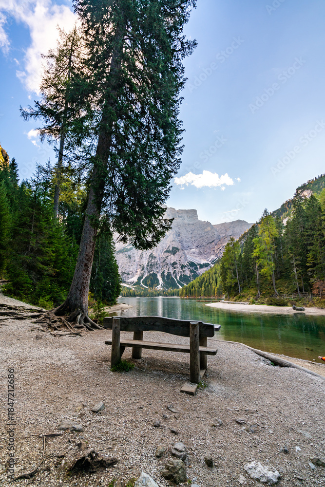 Fototapeta premium Tranquil View of Lago di Braies Surrounded by Majestic Peaks