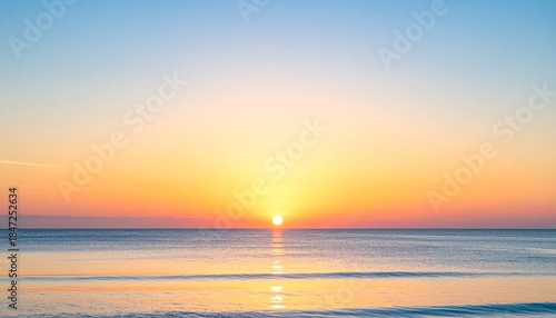 海から昇る綺麗な初日の出と希望の背景