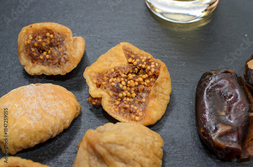 ドライいちじくでくつろぐ