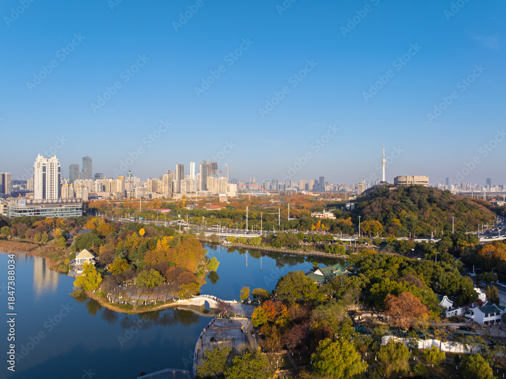 Naklejka premium Autumn skyline views of Wuhan, Hubei, China