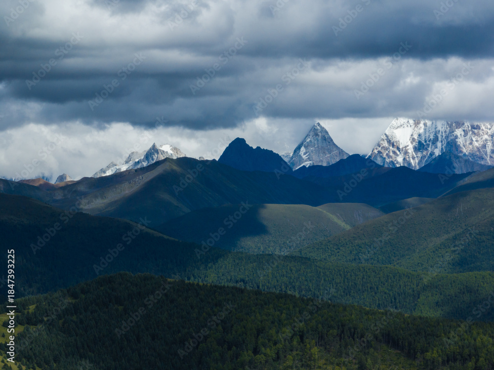 Fototapeta premium Beautiful foggy high altitude mountain landscape in China