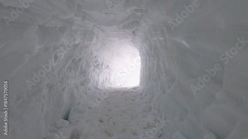雪のトンネル