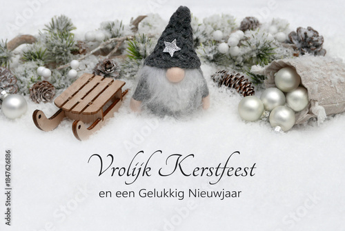 Kerstkaart: Kerstgroeten in het Nederlands met kerstballen, een slee en een elfje met dennentakken in de sneeuw. Vrolijk kerstfeest en een gelukkig nieuwjaar!