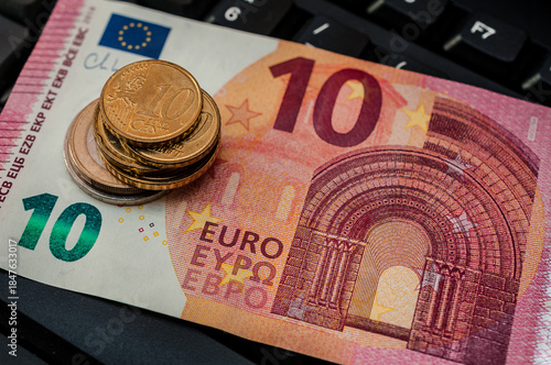 Wallpaper Mural Mindestlohnerhöhung auf 13,90 € ab 2026 Torontodigital.ca