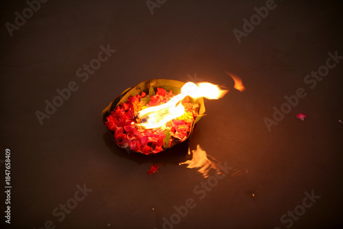 Εκτύπωση καμβά burning candle in the river