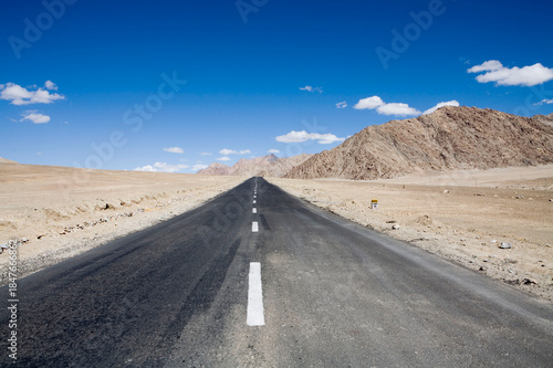 Photos road in desert