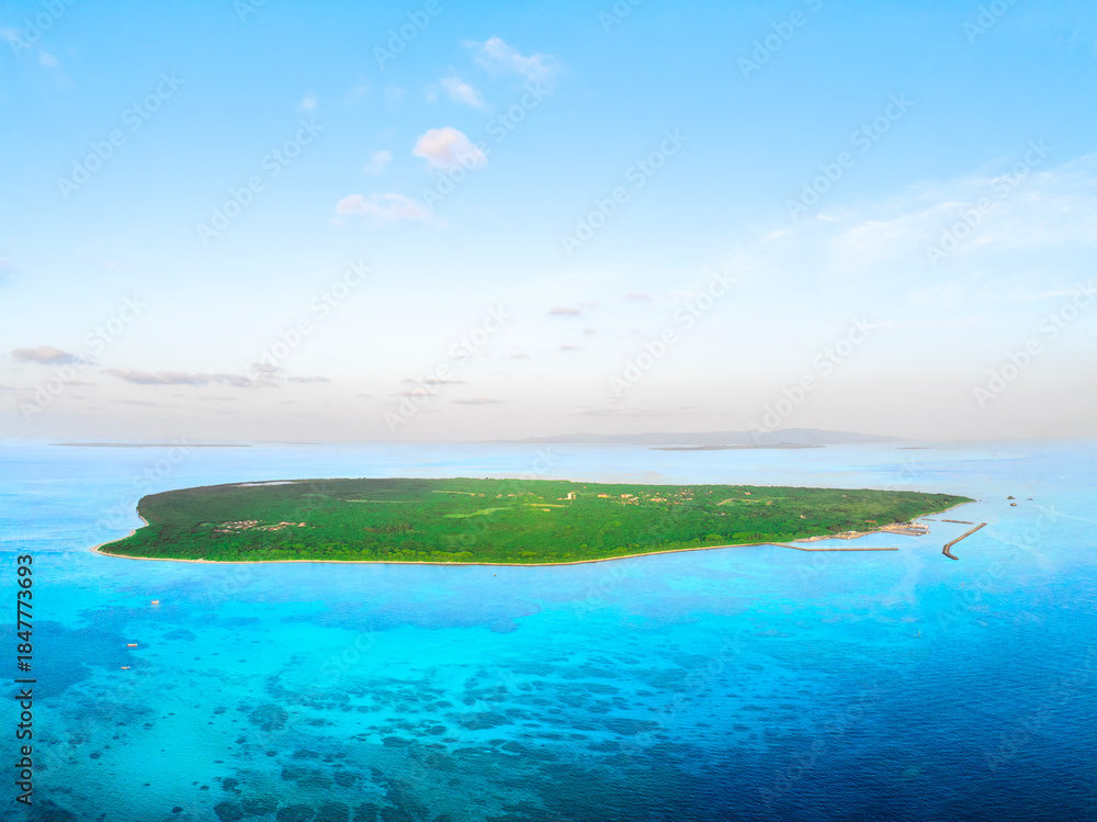 Obraz premium 竹富島の朝焼け（沖縄県竹富町）