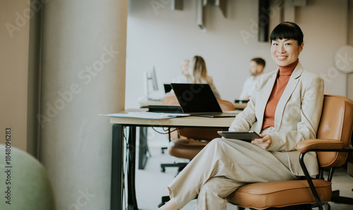 Focused professional woman ...