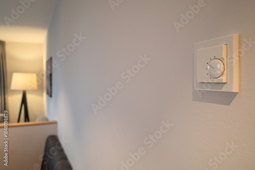 wall-mounted control unit for underfloor heating