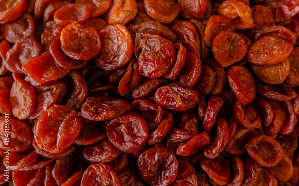 Obraz premium Fresh sun-dried red plums