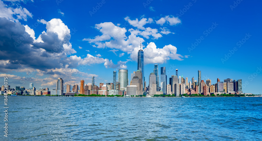Naklejka premium Iconic city view of New York. NY towers above the Hudson. New York skyscrapers against the sky. The famous New York panorama. Classic New York cityscape panoramic view.