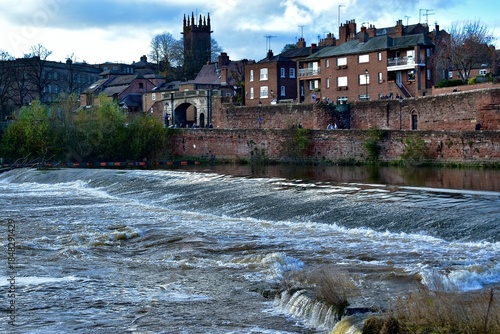 Foto The River Dee and quay in Chester in autumn, England, UK