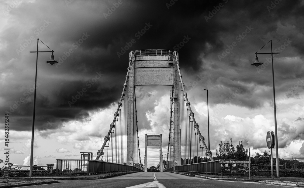 Fototapeta premium Bridge in South of France 