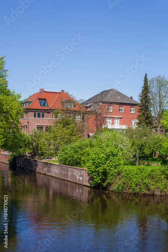 Wohngebäude am Langen Zug im Frühling, Stadtteil Winterhude, Hamburg, Deutschland