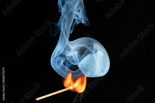 zündendes Streichholz