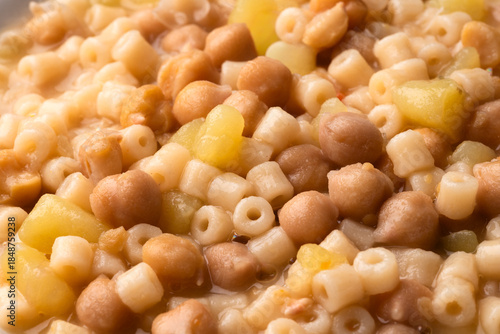 Pasta con patate e ceci, Cibo Italiano 