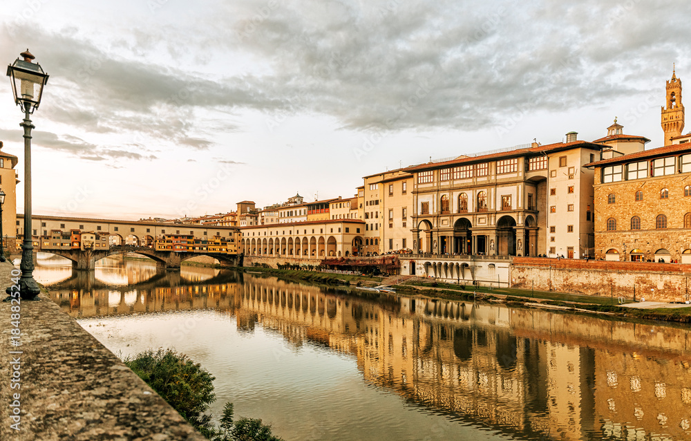 Fototapeta premium Ponte Vecchio and Arno river at sunset, Florence.
