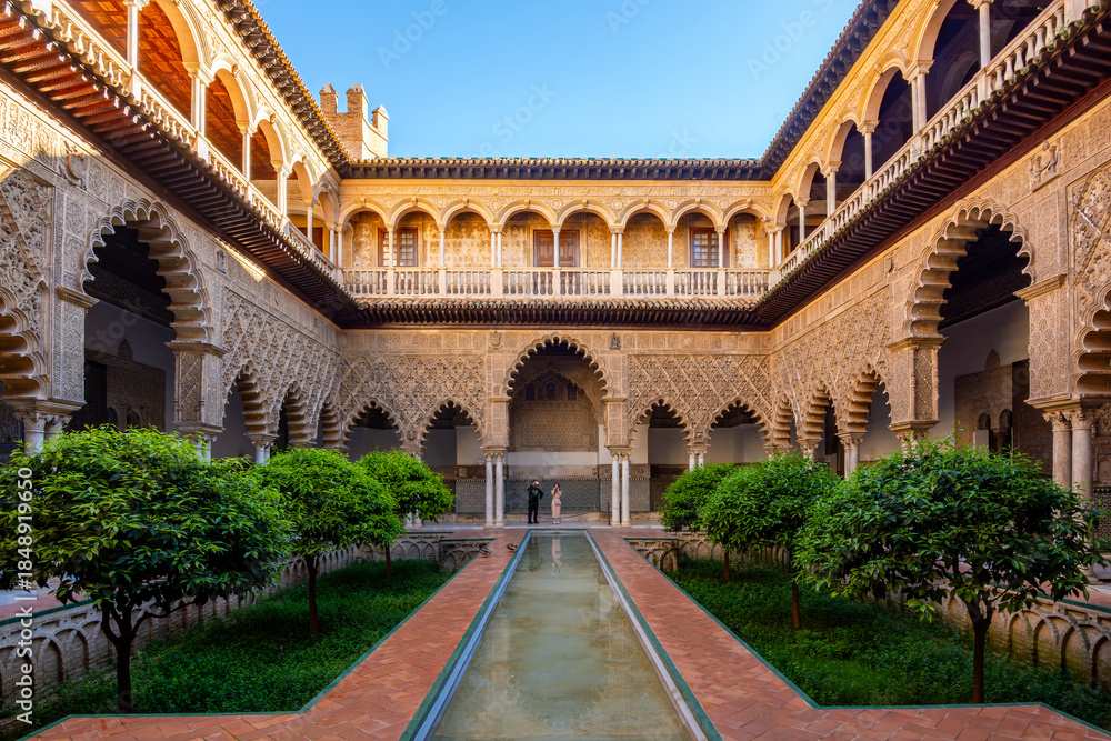 Fototapeta premium Courtyard of Maidens in Seville Alcazar, Spain
