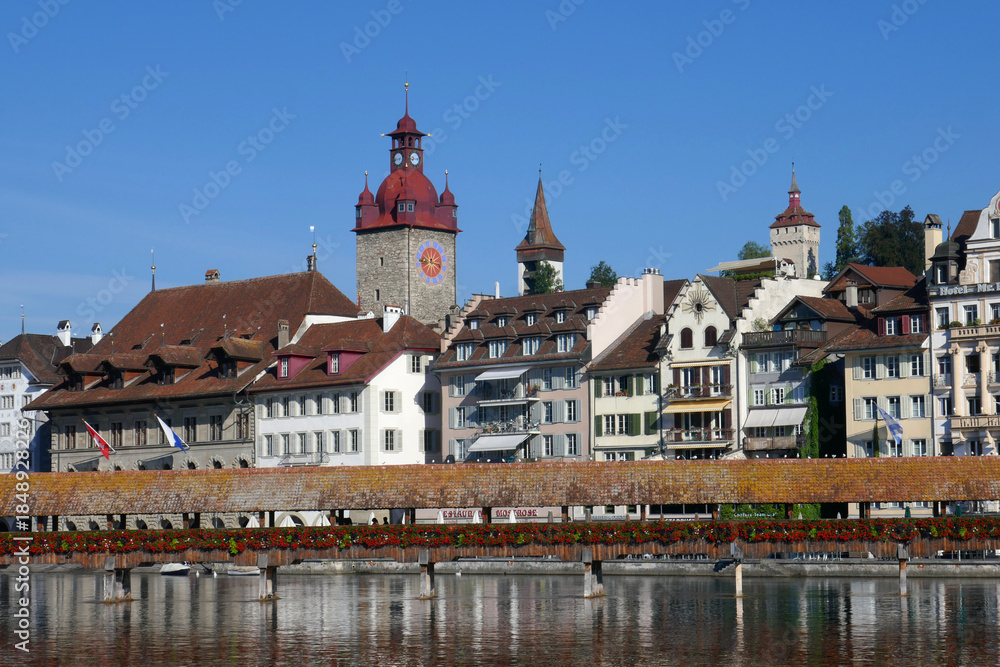 Obraz premium Chapel Bridge and Water Tower in Lucerne in Switzerland