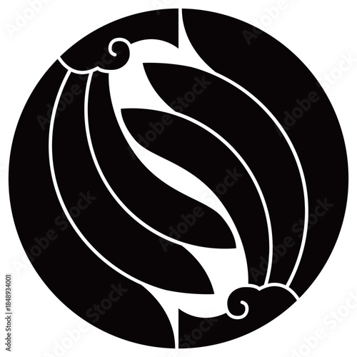 家紋です。入れ違い割り羽根団扇といいます