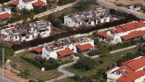 Konstfotografi Aerial Destruction in Beeri Kibbutz Israel

Drone footage showing damaged homes and destruction in Beeri kibbutz during 2024