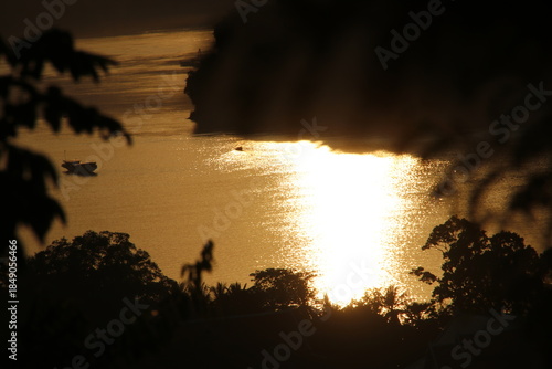 プーシーの丘の夕暮れ