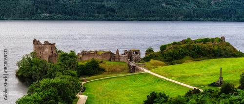 Фотография Urquhart Castle and Loch Ness, Scotland