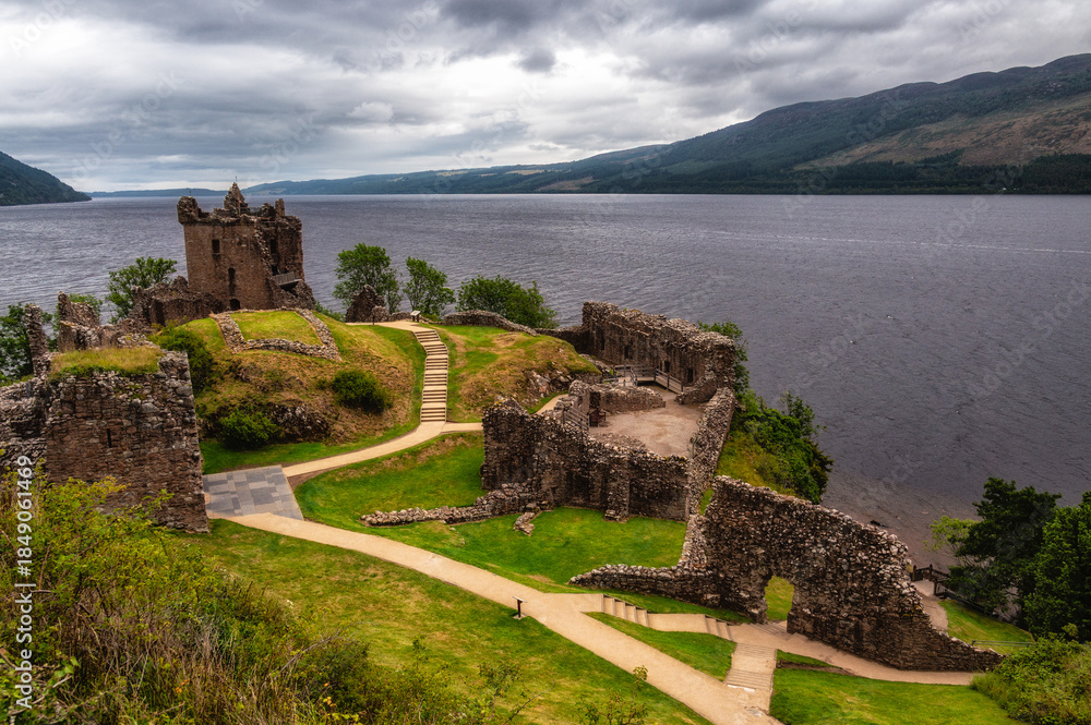 Fototapeta premium Urquhart Castle, Drumnadrochit, Highlands, Scotland, United Kingdom