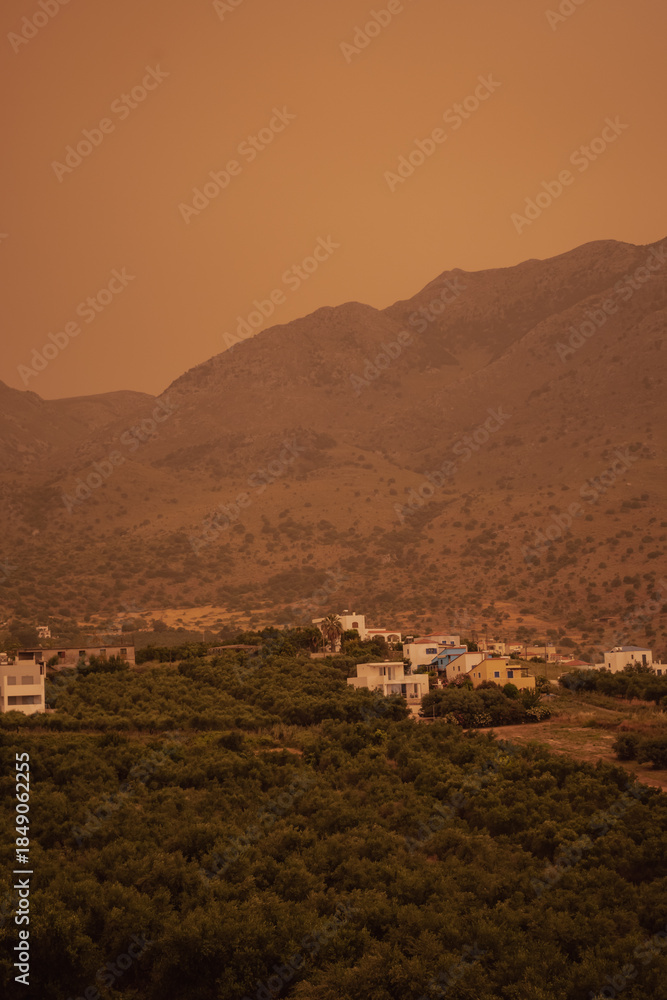 Obraz premium Meteorological event: african sand and poor visibility creating a dense orange haze over crete