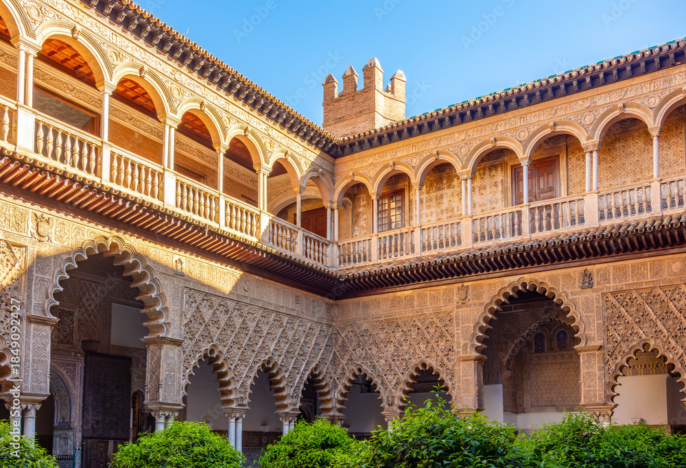 Obraz premium Courtyard of Maidens in Seville Alcazar, Spain