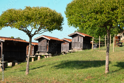 Tableau sur toile granaries in a merca, province of orense