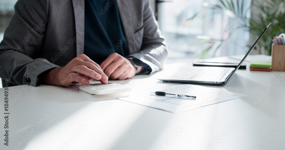Ταπετσαρία Businessman, hands or finance with calculator or documents for project budget or expenses in office