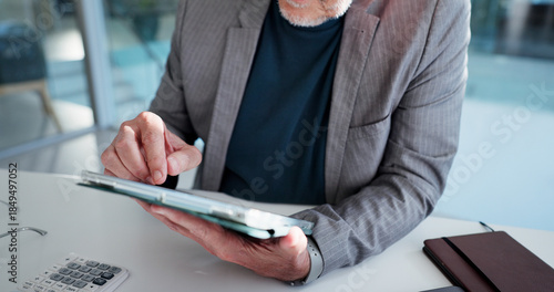 Foto Businessman, hands and finance with tablet for budget planning, project cost or expenses in office