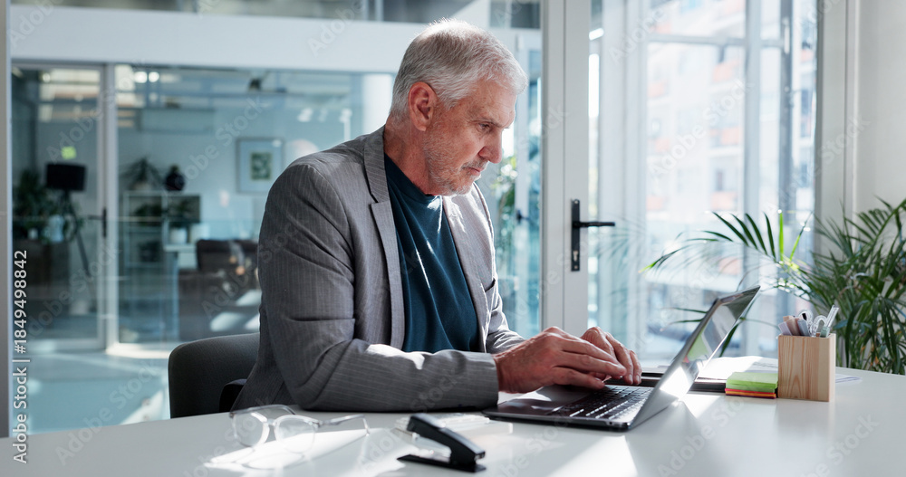 Ταπετσαρία Reading, typing or man with laptop in office, financial planning or create budget for company