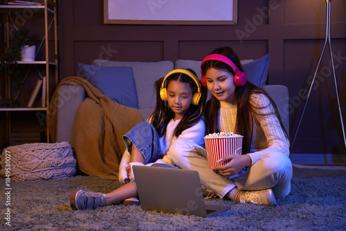 Cute Asian sisters with hea...
