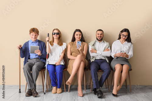 Job applicants with blind w...