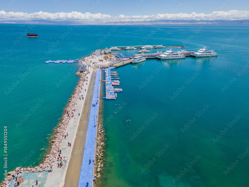 Fototapeta premium Qinghai Lake Pier Aerial Photography - Tourist Boats and Turquoise Waters